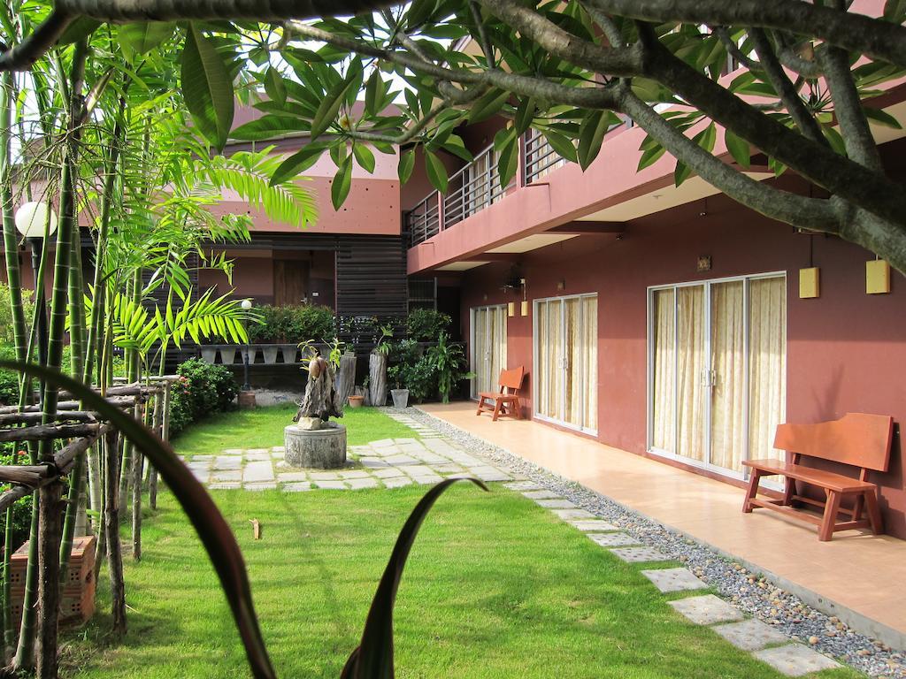 Forest Bungalows & Mama'S Restaurant Chalong Exterior photo