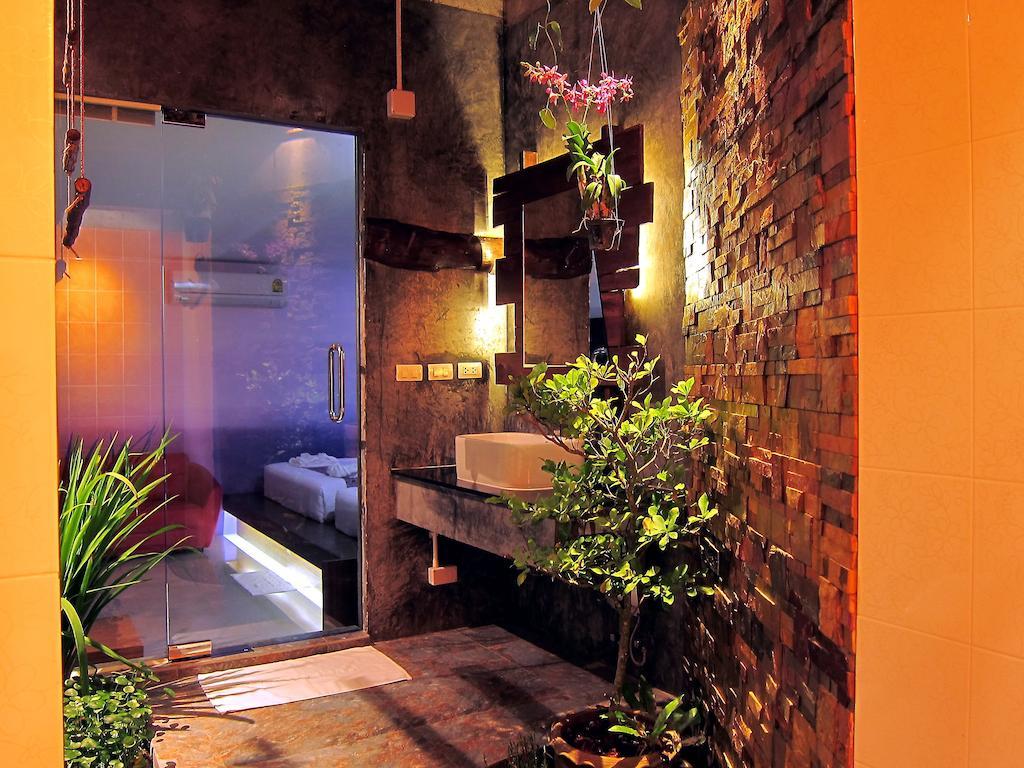 Forest Bungalows & Mama'S Restaurant Chalong Room photo