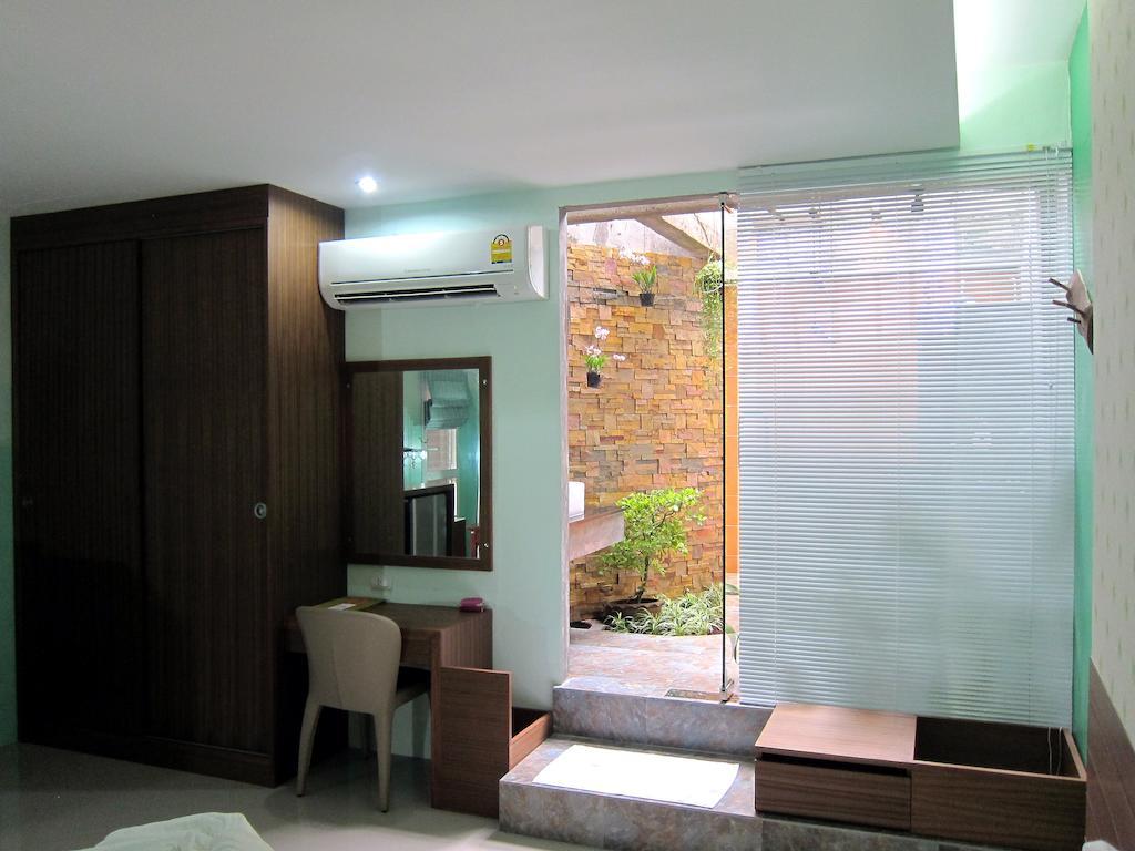Forest Bungalows & Mama'S Restaurant Chalong Room photo