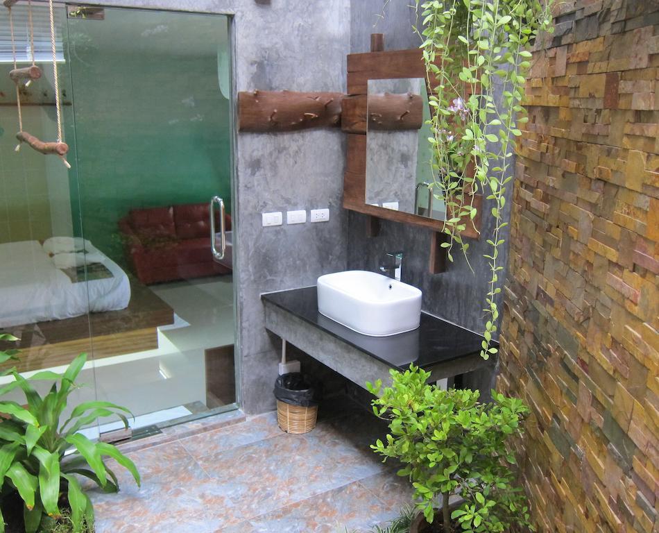 Forest Bungalows & Mama'S Restaurant Chalong Room photo